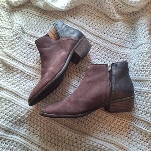 FRYE AND CO. Two-Tone Suede Ankle Booties Womens Size 10.